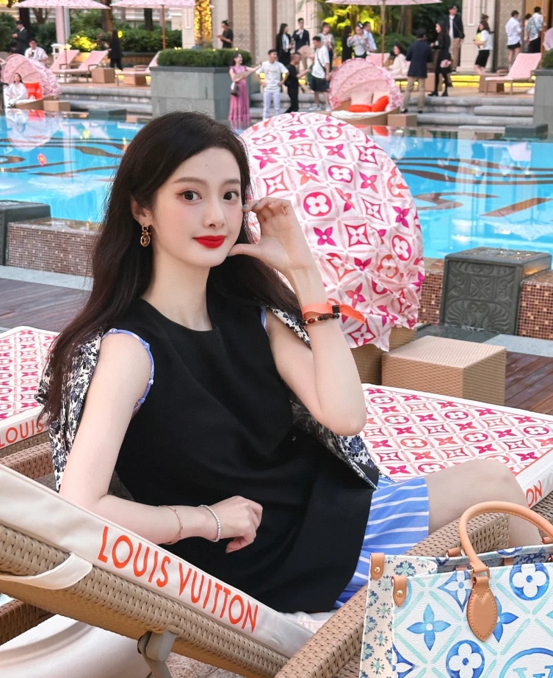 Louis Vuitton Shopping Bags